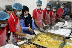 HAJI 2013 : Calon Haji Indonesia Santap Makanan dari Seluruh Dunia