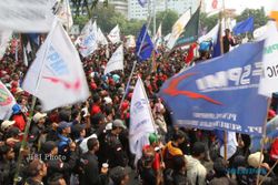 DEMO PEKERJA : Ribuan Buruh Menuju Istana Presiden, Sejumlah Jalan Ditutup Total 