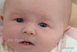 KISAH UNIK : Bayi di Inggris Punya 2 Gigi Saat Lahir