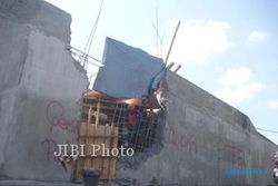 UNDERPASS MAKAMHAJI : Pekerja Kembali Jebol Dinding Sisi Barat Jalan Sayap