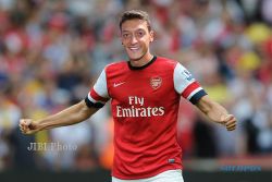LIGA PREMIER 2013 : Acuhkan Madrid, Ozil Tegaskan Bahagia di Arsenal