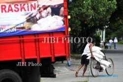 DISTRIBUSI RASKIN : Boleh Pakai APBDes, Raskin Bisa Diantar Sampah Dusun
