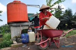 KEKERINGAN GUNUNGKIDUL : Warga Iuran Beli Air Bersih