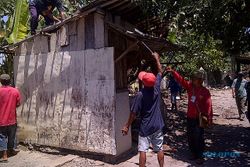 PEMBONGKARAN PAKSA : Sudah Terima Ganti Rugi, Tak Segera Dibongkar, 8 Rumah Bedeng Dibongkar Warga