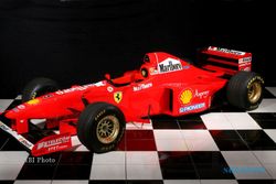 Mobil Balap Michael Schumacher Dilelang
