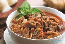 KULINER NUSANTARA : Ini Dia Resep Gorengan Kambing Betawi ala H. Yoyo