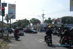 TRAFFIC LIGTH DI PEREMPATAN COLOMADU EROR