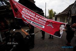 PEMILU 2014 : Langgar Aturan, Satgas PDIP Copot Atribut Kampanye