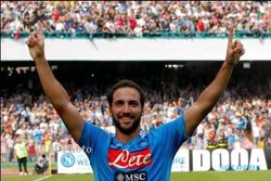 NAPOLI VS TORINO : Dua Gol Penalti Higuan Menangkan Napoli 2-0