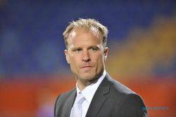 Denis Bergkamp Ramaikan Bursa Pelatih Swansea