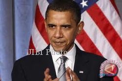 Kunyah Permen Karet Saat Peringatan Penting, Obama Dikecam