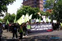   Demo, Ratusan Buruh PLN Soloraya Tuntut Penghapusan Outsourching