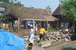 BENCANA TEMANGGUNG : Belasan Rumah Rusak akibat Puting Beliung, Warga dan Aparat Kerja Bakti