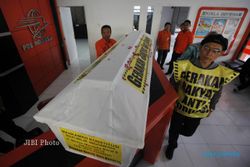 Sindir MK,  Peti Mati Pun Dikirim dari Solo ke Jakarta 