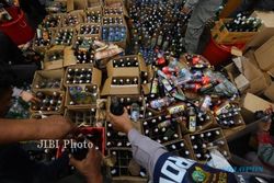 Polres Sleman Razia Kafe dan Toko Berjejaring, Ratusan Botol Miras Ilegal Disita