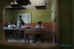 DINAMIKA PENDIDIKAN INDONESIA : Kemendikbud: 100.000 Ruang Belajar Rusak