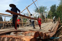 BENCANA BOYOLALI : Diterjang Banjir, Jembatan Darurat Jerukan Ambrol