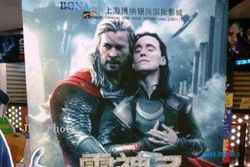 FILM BARU : Bioskop China Tampikan Poster Mesra Thor & Loki