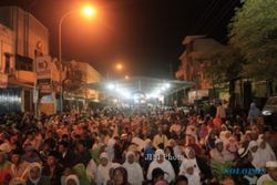HAUL KIAI SIRAJ : Ribuan Orang Berdatangan, Jl Honggowongso Solo Ditutup