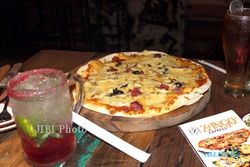 KULINER DI JOGJA : Nikmati Sensasi Pizza Tipis di Zango