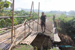 Dua Tahun Ambrol, Jembatan Kali Coplok Belum Diperbaiki 