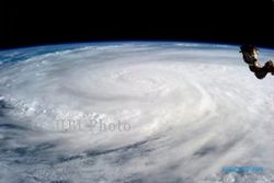 Topan Haiyan Picu Gelombang Tinggi dan Hujan di Utara Indonesia