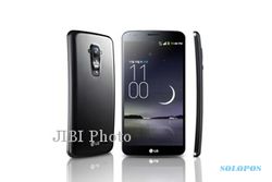 LG Pamerkan Kekuatan Smartphone Lengkung G Flex