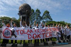 KASUS DOKTER AYU : Dokter Boyolali Gelar Demo di Bundaran Tugu Jam