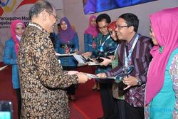 LPSE UGM Raih e-Procurement Award 2013