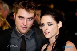 Kristen Stewart & Robert Pattinson Pacaran Lagi