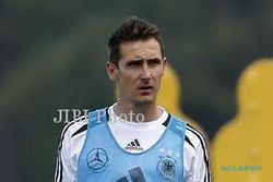 CEDERA PEMAIN : Cedera Bahu, Miroslav Klose Menepi 3 Pekan