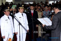 FOTO PELANTIKAN WALIKOTA TANGERANG : Ranor Karno Melantik Arief-Syachrudin