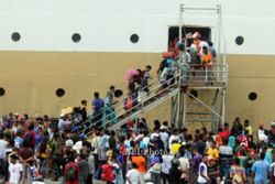 JELANG LEBARAN 2014 : 3 Kapal Sehari, 33.000 Pemudik Mendarat di Tanjung Mas