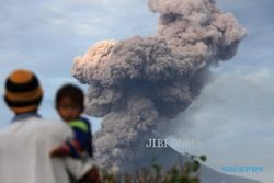 FOTO GUNUNG SINABUNG : Gunung Sinabung Kembali Meletus