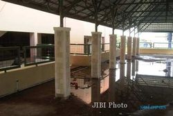 Pembangunan Belum Kelar, Dak Pasar Kota Wonogiri Kebanjiran