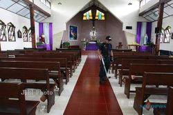 HARI NATAL 2015 : 350 Polisi Ngawi Siaga Amankan 96 Gereja