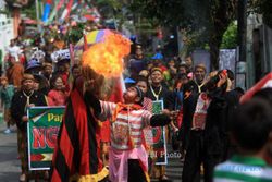FOTO KIRAB BUDAYA : Menyemburkan Api