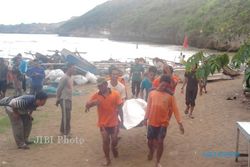 Tiga Siswa MTS Matesih Tewas Tenggelam di Pantai Baron, Satu Hilang