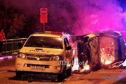 Litte India Singapura Rusuh, Ambulans & Mobil Polisi Dirusak