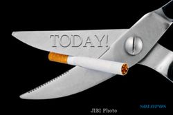 PERGURUAN TINGGI : Bebas Asap Rokok, Unissula Bakar 3.000 Bungkus Rokok
