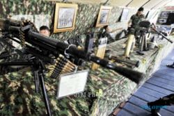 FOTO ALUTSISTA TNI AD : Senjata Laras Panjang Dipamerkan