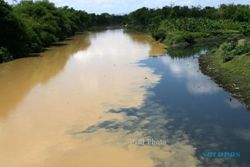 MASALAH LINGKUNGAN : Pabrik Kulit Buang Limbah di Sungai Opak, BLH Pilih Menegur