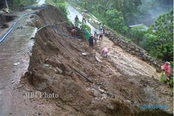 CUACA EKSTREM : Hujan Deras, Belasan Titik Tanah Longsor dan Banjir di Bantul