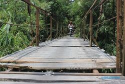 JEMBATAN RUSAK : Tunggu Kemarau, Jembatan Jerukan Dibangun Maret