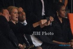 Berkabung Mandela, Obama Malah Asyik Berfoto “Selfie”