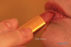 TIPS KECANTIKAN : Ini Langkah Tepat Memilih Warna Lipstik…