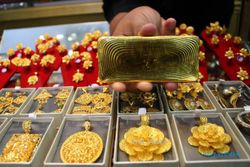 HARGA EMAS HARI INI : Mengawali Pekan Ini, Harga Jual dan Buyback Emas Antam Naik Rp4.000