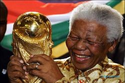 NELSON MANDELA TUTUP USIA : Marty Natalegawa Sebut Mandela Inspirator