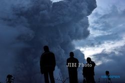 FOTO GUNUNG SINABUNG : Melihat Erupsi Gunung Sinabung