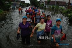 FOTO BANJIR KUDUS-GROBOGAN : Kudus-Grobogan Terendam Banjir